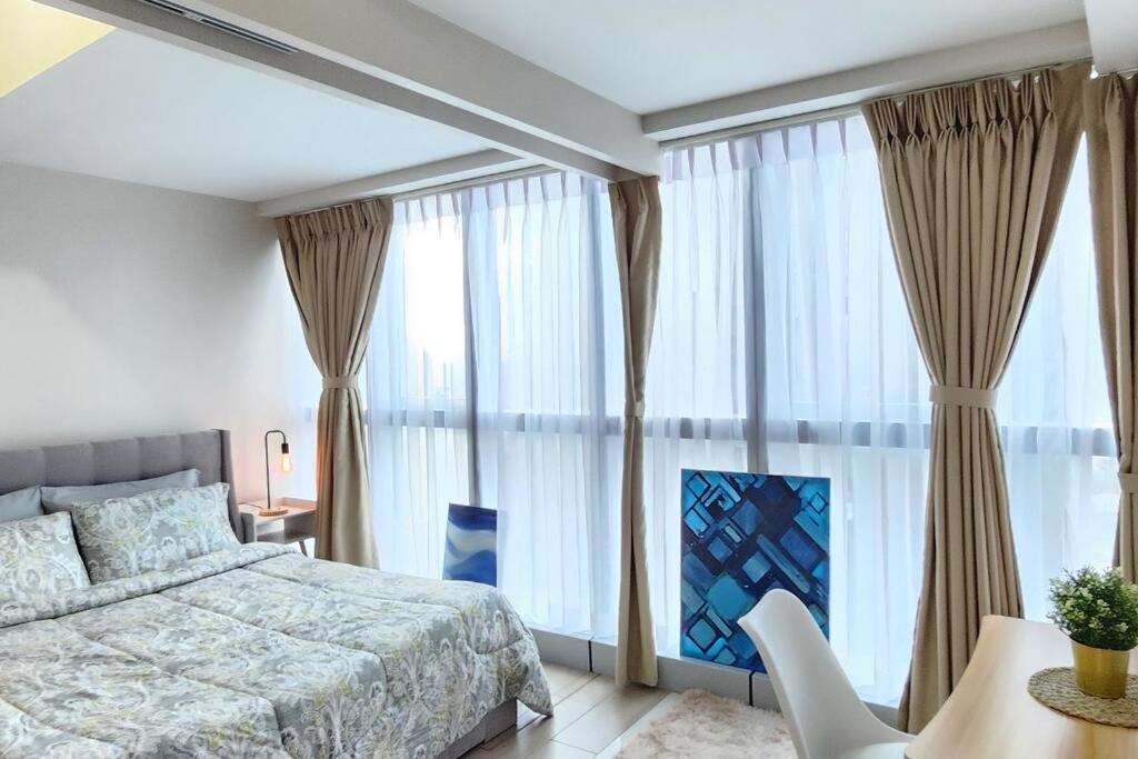 Cosy Executive 1 Bedroom Uptown Parksuites Ultra Fast Internet Manila Exterior foto
